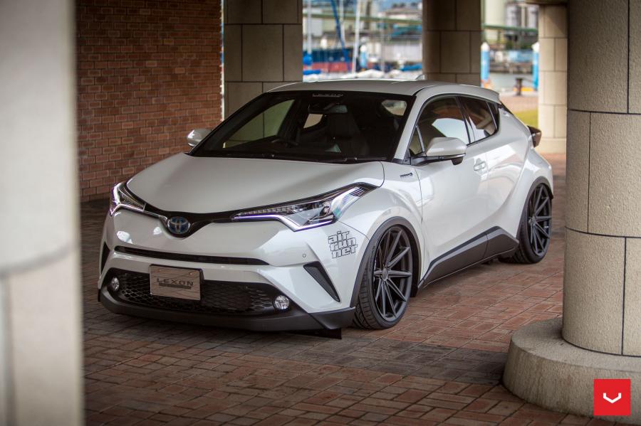  Toyota C-HR on Vossen Wheels (VFS10) 2017 года  (фото 4 из 20)